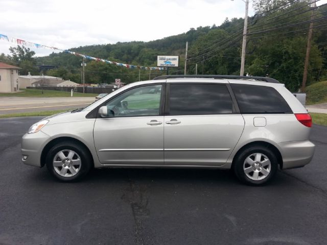 Toyota Sienna 2004 photo 1