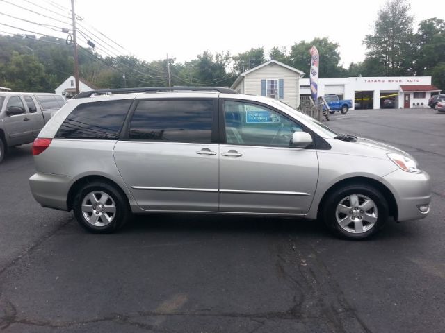 Toyota Sienna 2004 photo 4