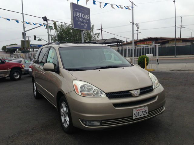 Toyota Sienna 2004 photo 2