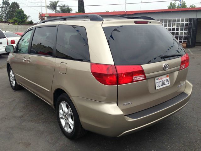 Toyota Sienna 2004 photo 4