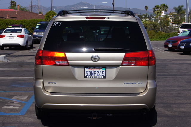 Toyota Sienna 2004 photo 1