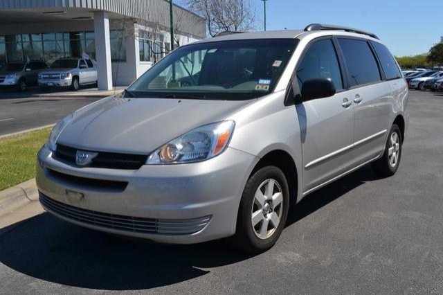 Toyota Sienna 2004 photo 2
