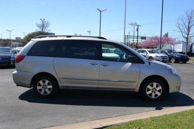 Toyota Sienna 2004 photo 5