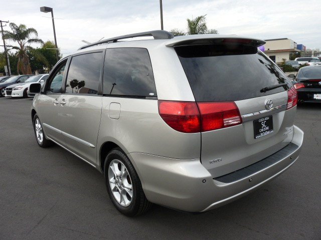 Toyota Sienna 2004 photo 3