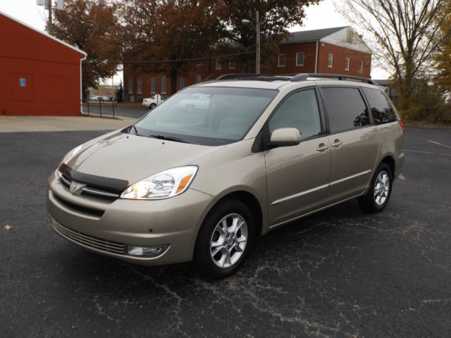 Toyota Sienna 2004 photo 4