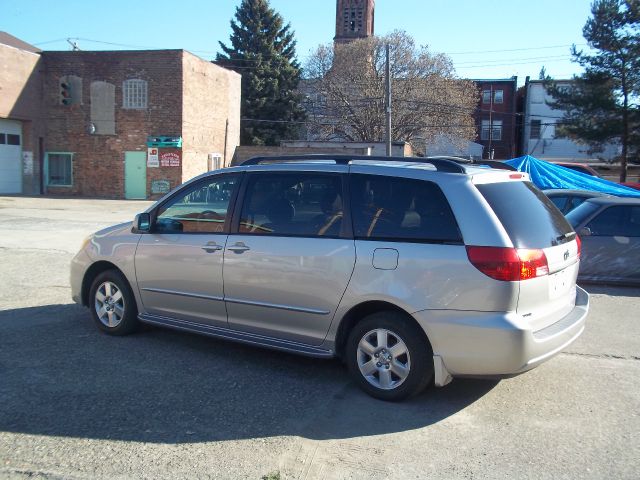 Toyota Sienna 2004 photo 1