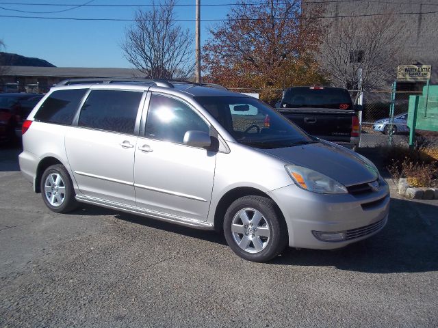 Toyota Sienna 2004 photo 4
