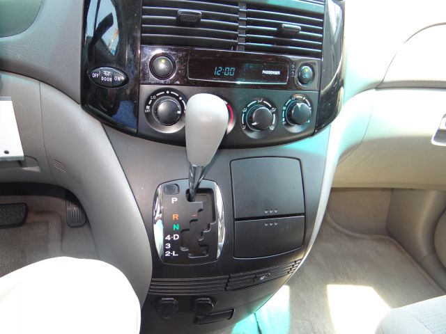Toyota Sienna 2004 photo 2