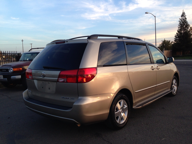 Toyota Sienna 2004 photo 1