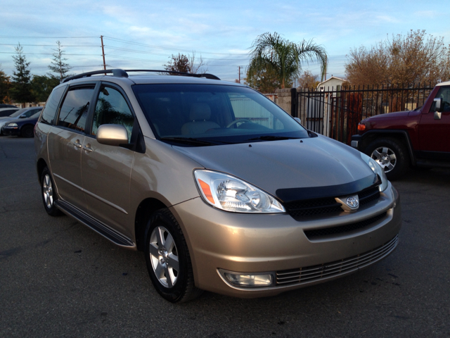 Toyota Sienna 2004 photo 2