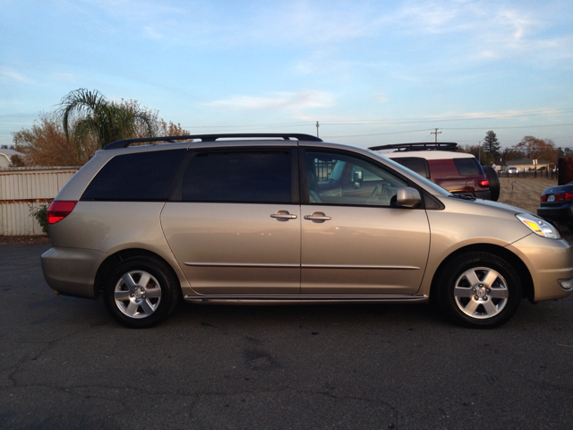 Toyota Sienna 2004 photo 3