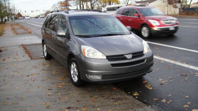 Toyota Sienna Eddie Bauer 4x4 MiniVan