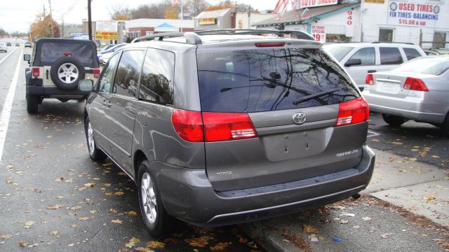 Toyota Sienna 2004 photo 1