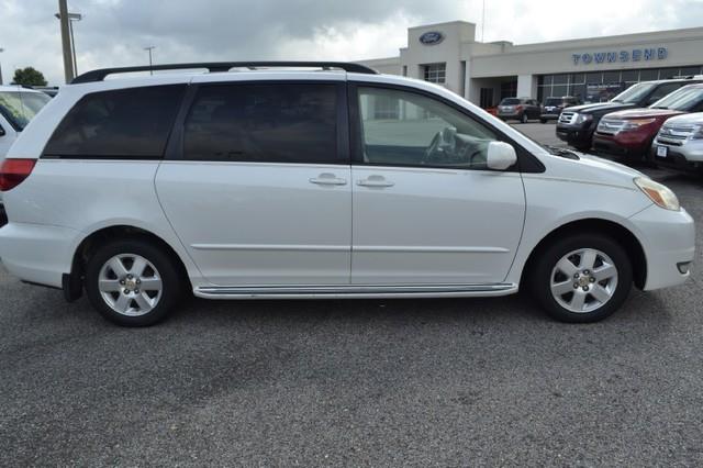Toyota Sienna 2004 photo 3