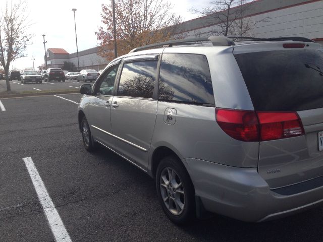Toyota Sienna 2004 photo 1
