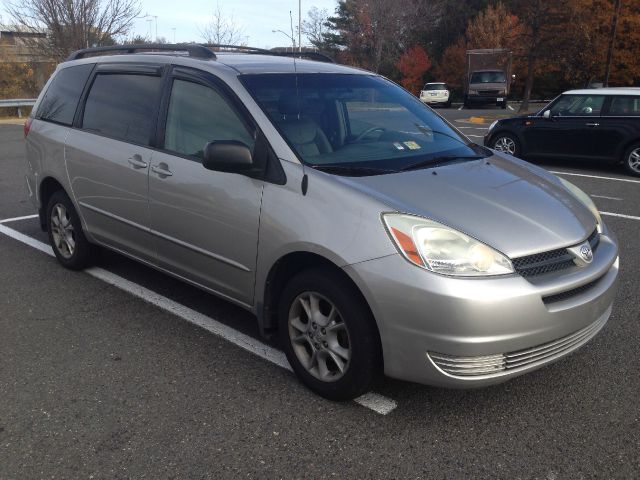 Toyota Sienna 2004 photo 3