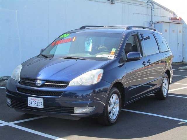 Toyota Sienna 2004 photo 2