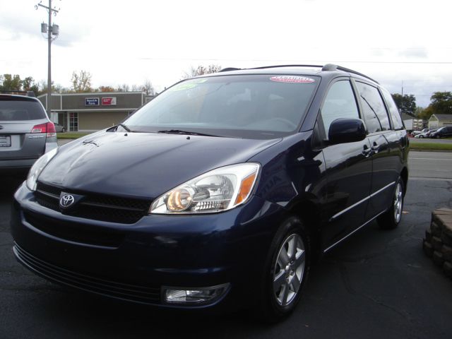 Toyota Sienna 2004 photo 2