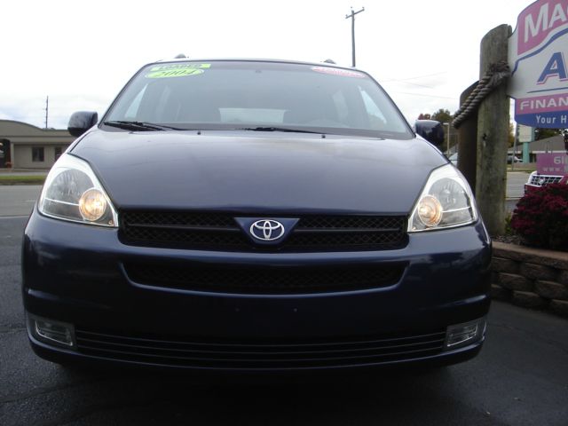 Toyota Sienna 2004 photo 3