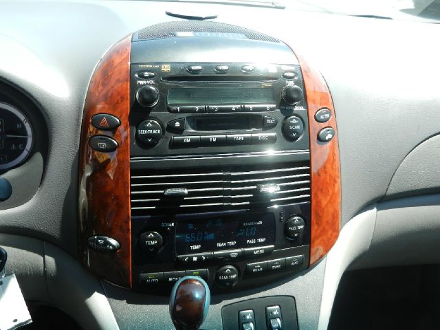 Toyota Sienna 2004 photo 1