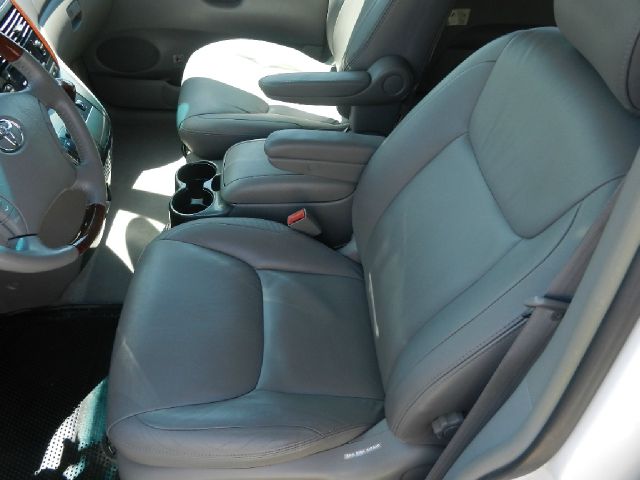 Toyota Sienna 2004 photo 22