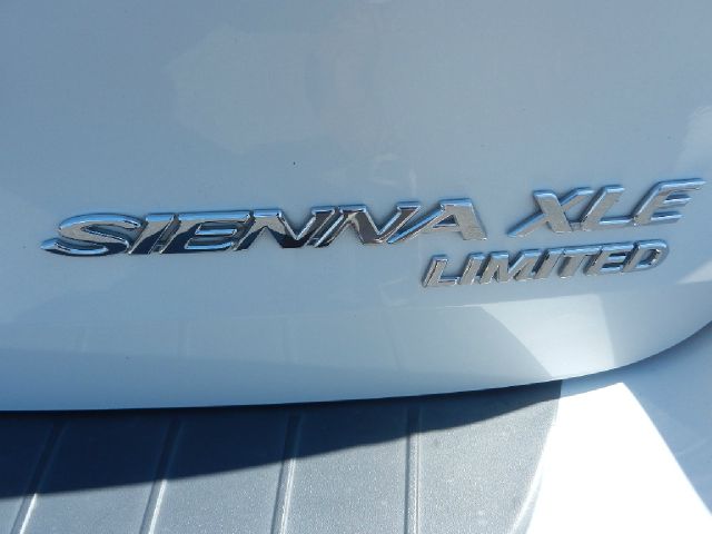 Toyota Sienna 2004 photo 24
