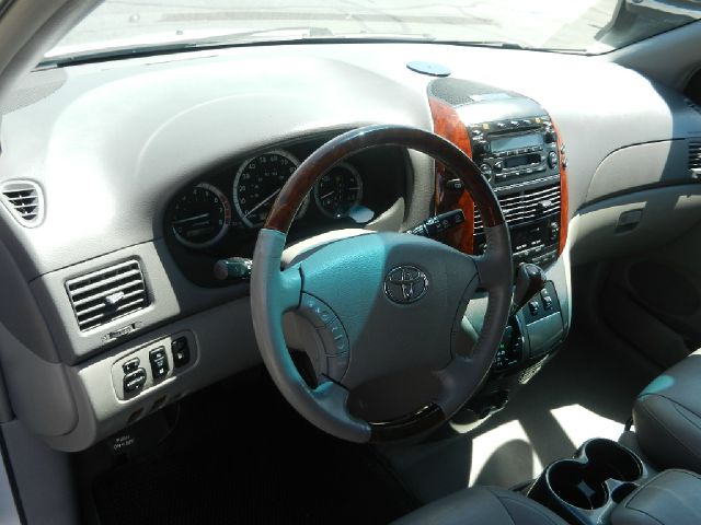 Toyota Sienna 2004 photo 25