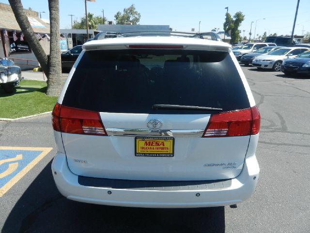 Toyota Sienna 2004 photo 3