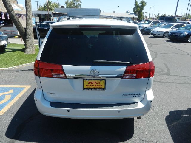Toyota Sienna 2004 photo 4