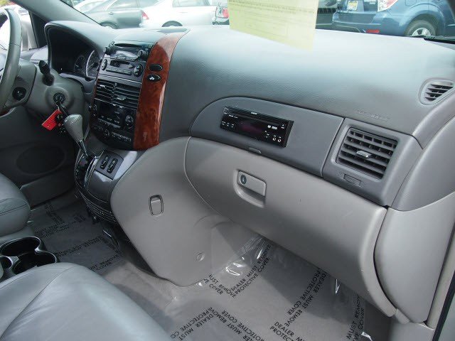 Toyota Sienna 2004 photo 3