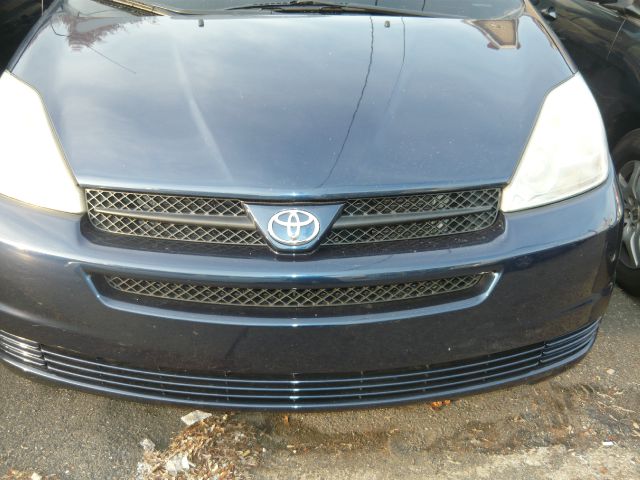Toyota Sienna 2004 photo 2