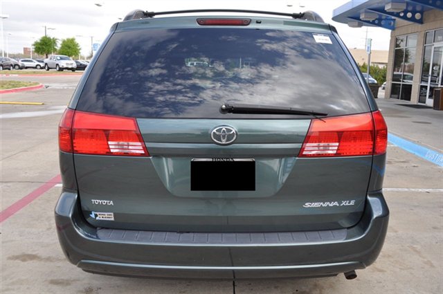 Toyota Sienna 2004 photo 1