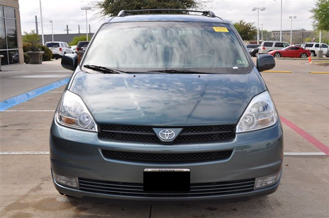 Toyota Sienna 2004 photo 3