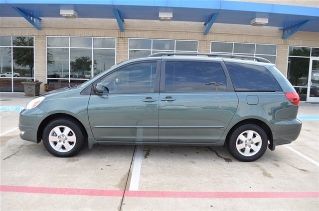 Toyota Sienna 2004 photo 4