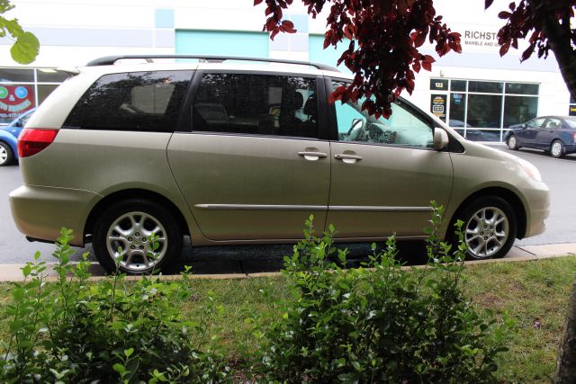 Toyota Sienna 2004 photo 3