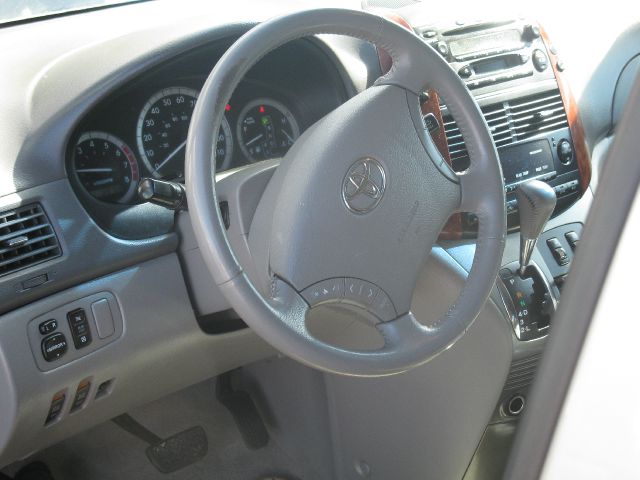Toyota Sienna 2004 photo 1