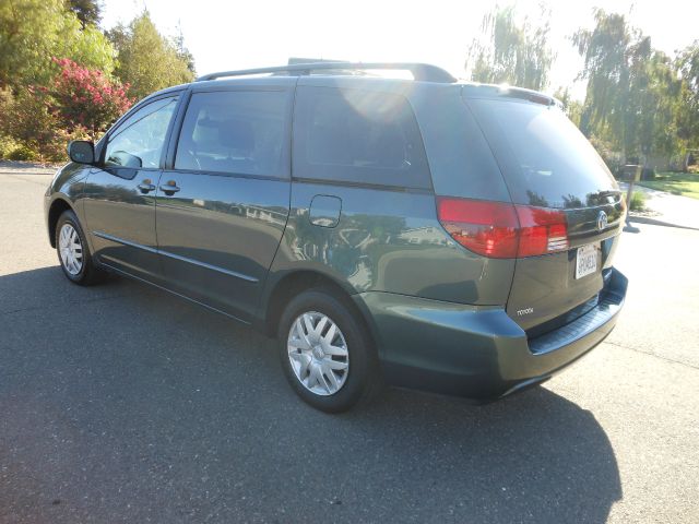 Toyota Sienna 2004 photo 1
