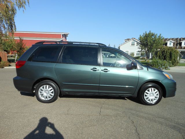 Toyota Sienna 2004 photo 3