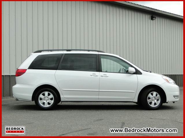 Toyota Sienna 2004 photo 1