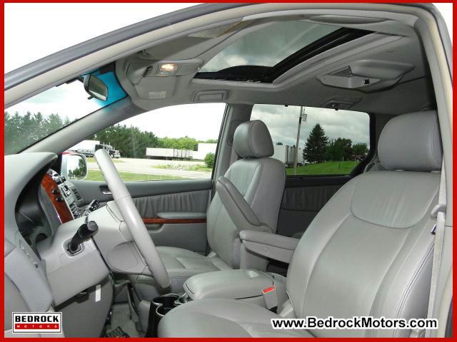 Toyota Sienna 2004 photo 4