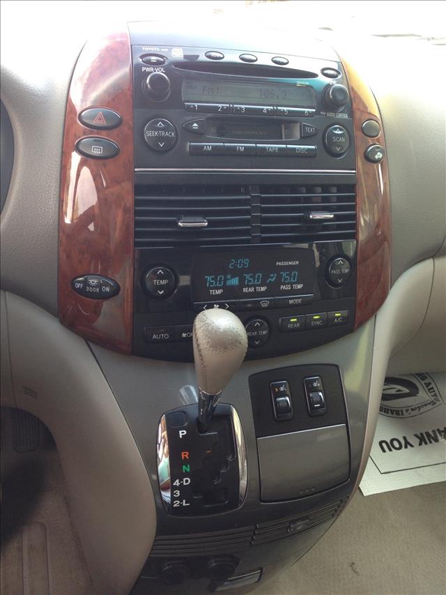 Toyota Sienna Eddie Bauer 4x4 MiniVan