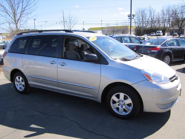Toyota Sienna 2004 photo 2