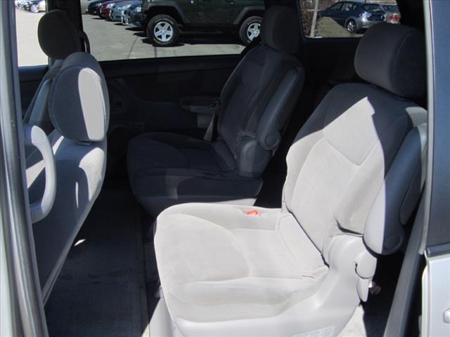 Toyota Sienna 2004 photo 5