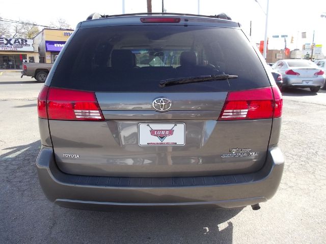 Toyota Sienna 2005 photo 1