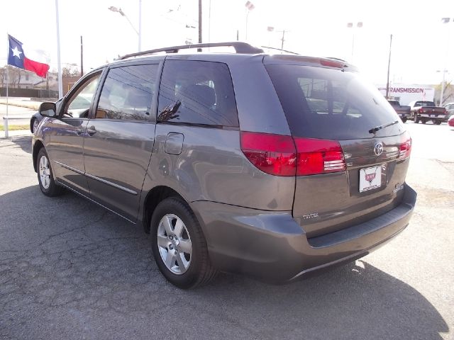 Toyota Sienna 2005 photo 3