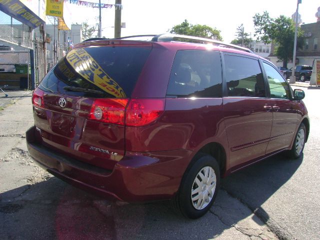 Toyota Sienna 2005 photo 1