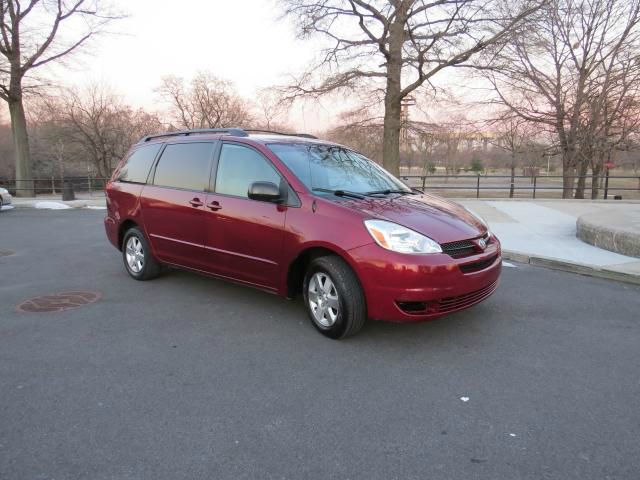 Toyota Sienna 2005 photo 1