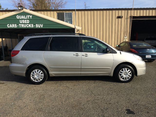 Toyota Sienna 2005 photo 1