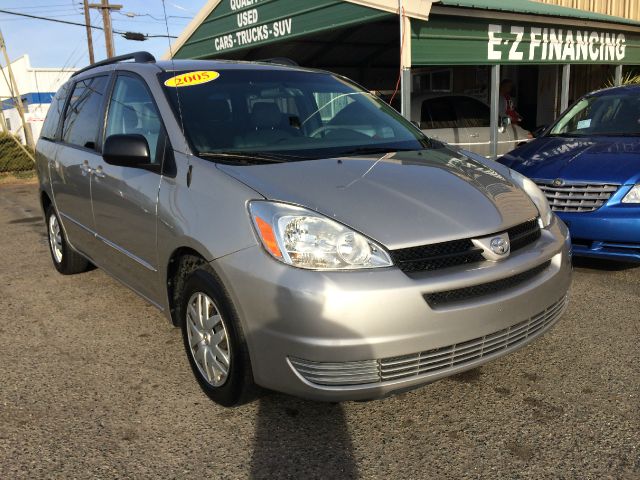 Toyota Sienna 2005 photo 2