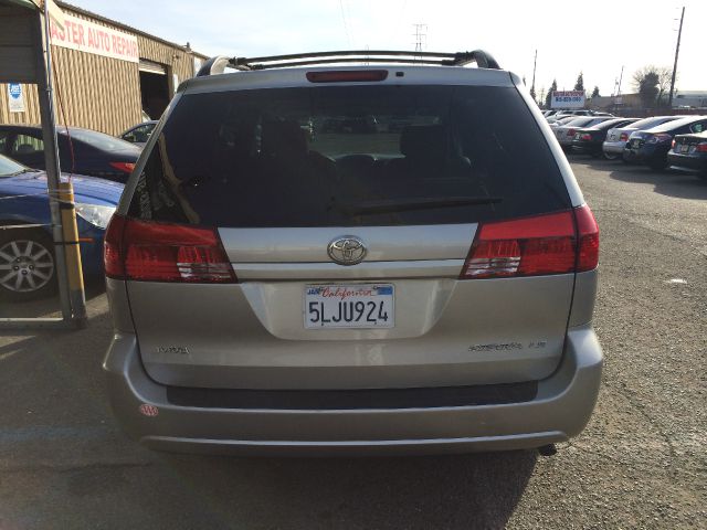 Toyota Sienna 2005 photo 4